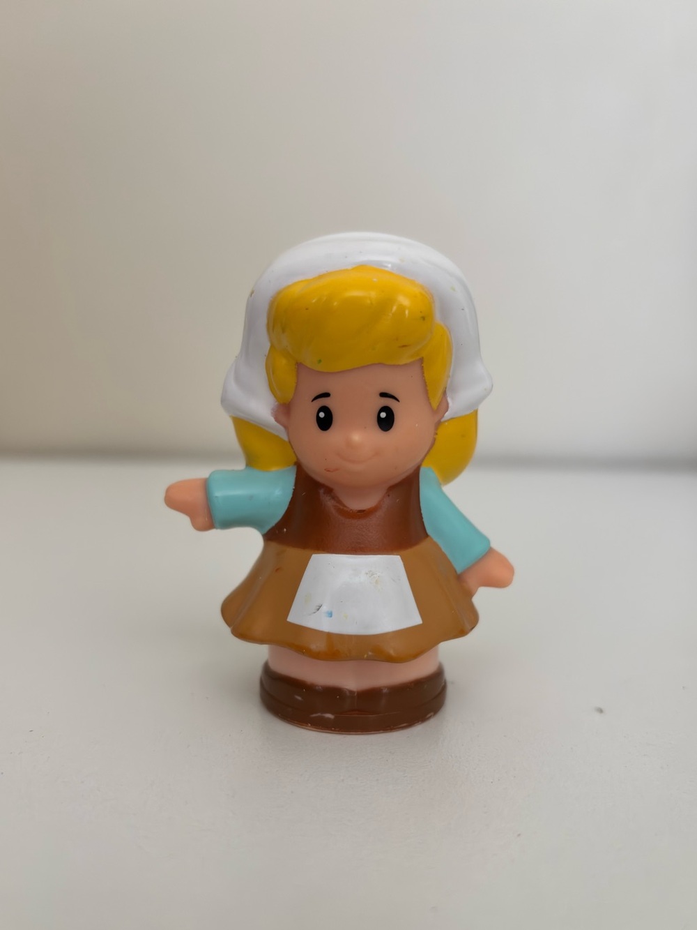 Fisher-Price Little People Maid Cinderella